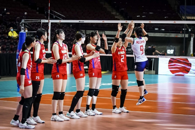 日本女排对阵波兰时的首发选手